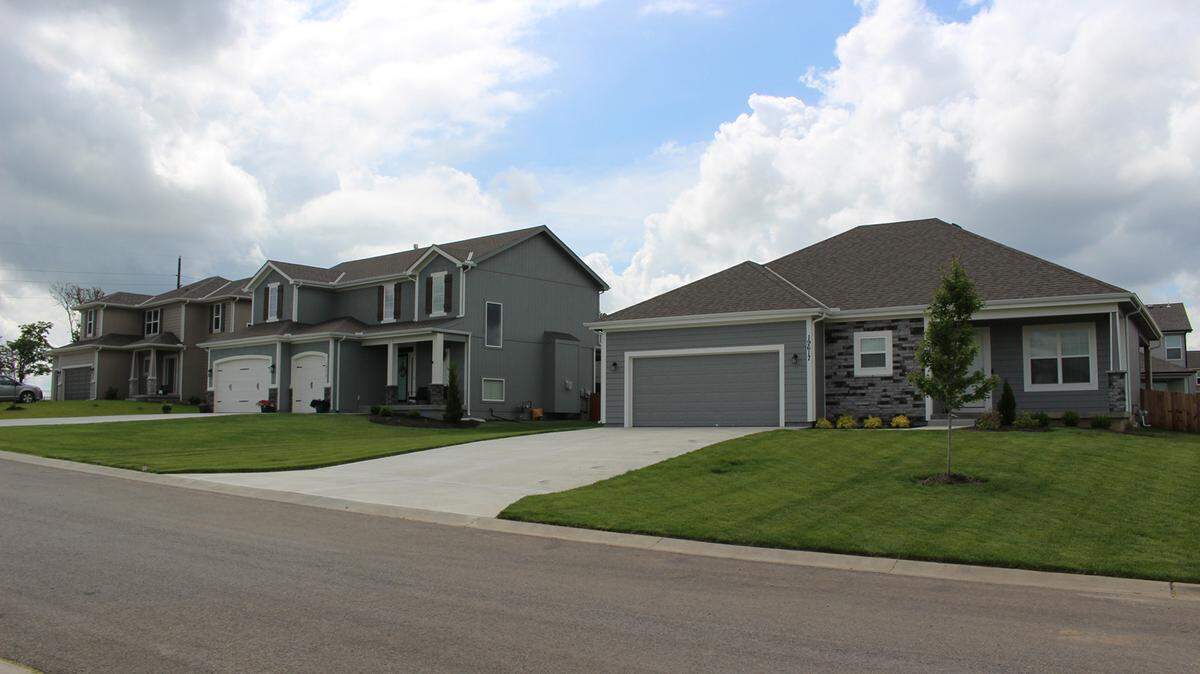 Boulder Springs offers single-family homes priced from $350,000 and maintenance-provided villa homes from $345,000.