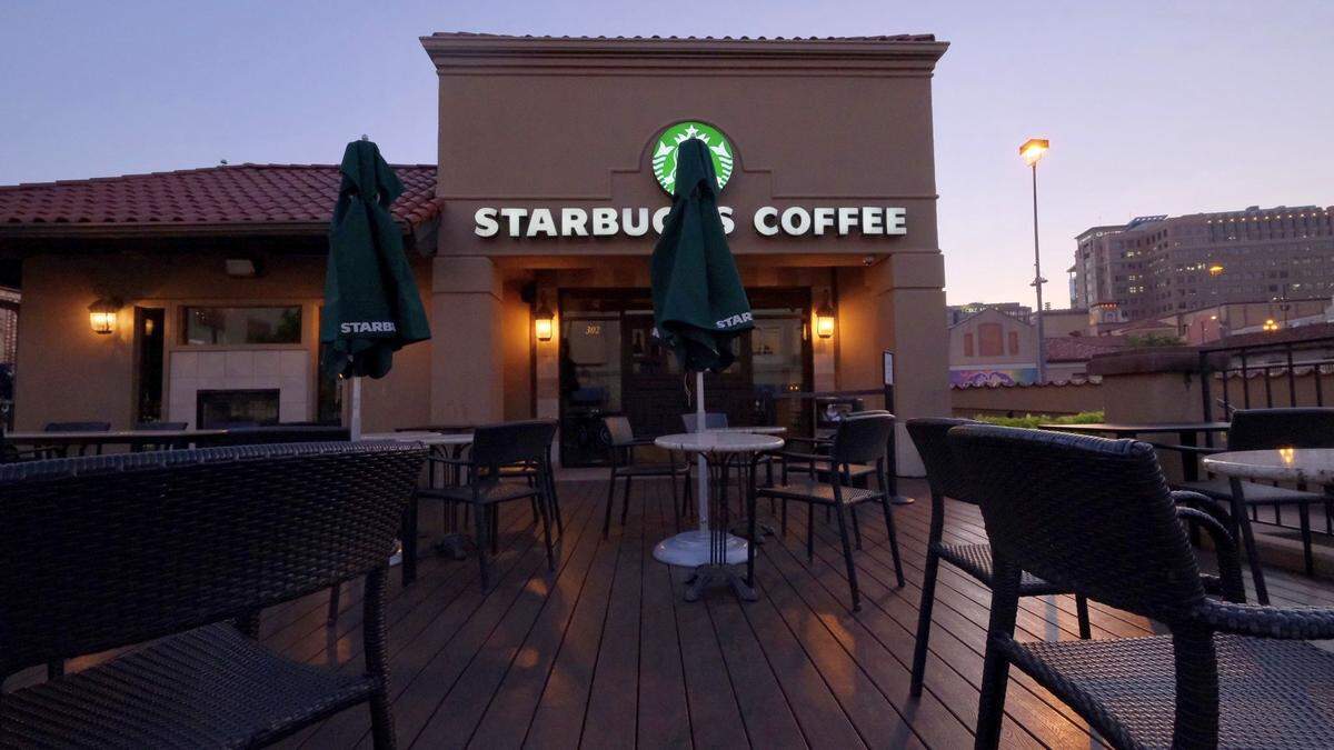 The Starbucks on Kansas City’s Country Club Plaza has been closed since 2022.