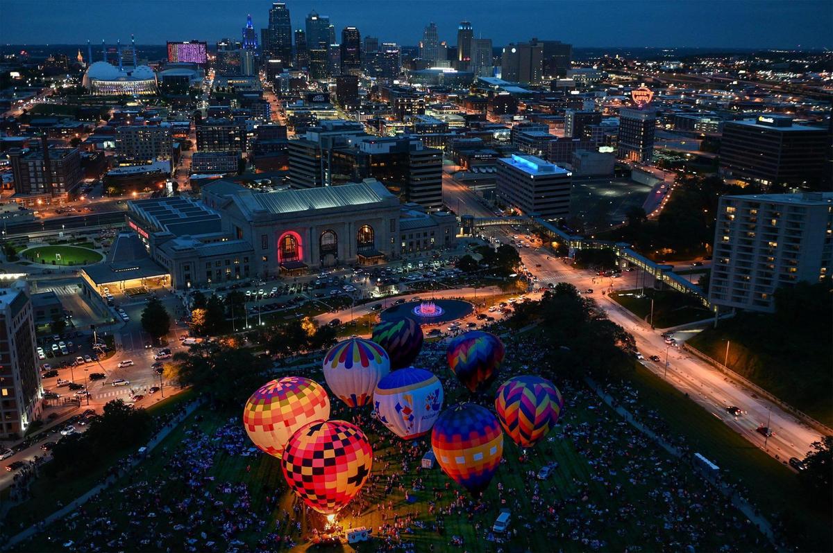 The National World War I Museum and Memorial launched its’ first annual Great Balloon Glow on Sunday, May 30, in Kansas City. The event featured 13 hot air balloons as well as music, food trucks and 30 different craft vendors. The museum plans to hold the event annually, but going forward it will move from Memorial Day weekend to another date.