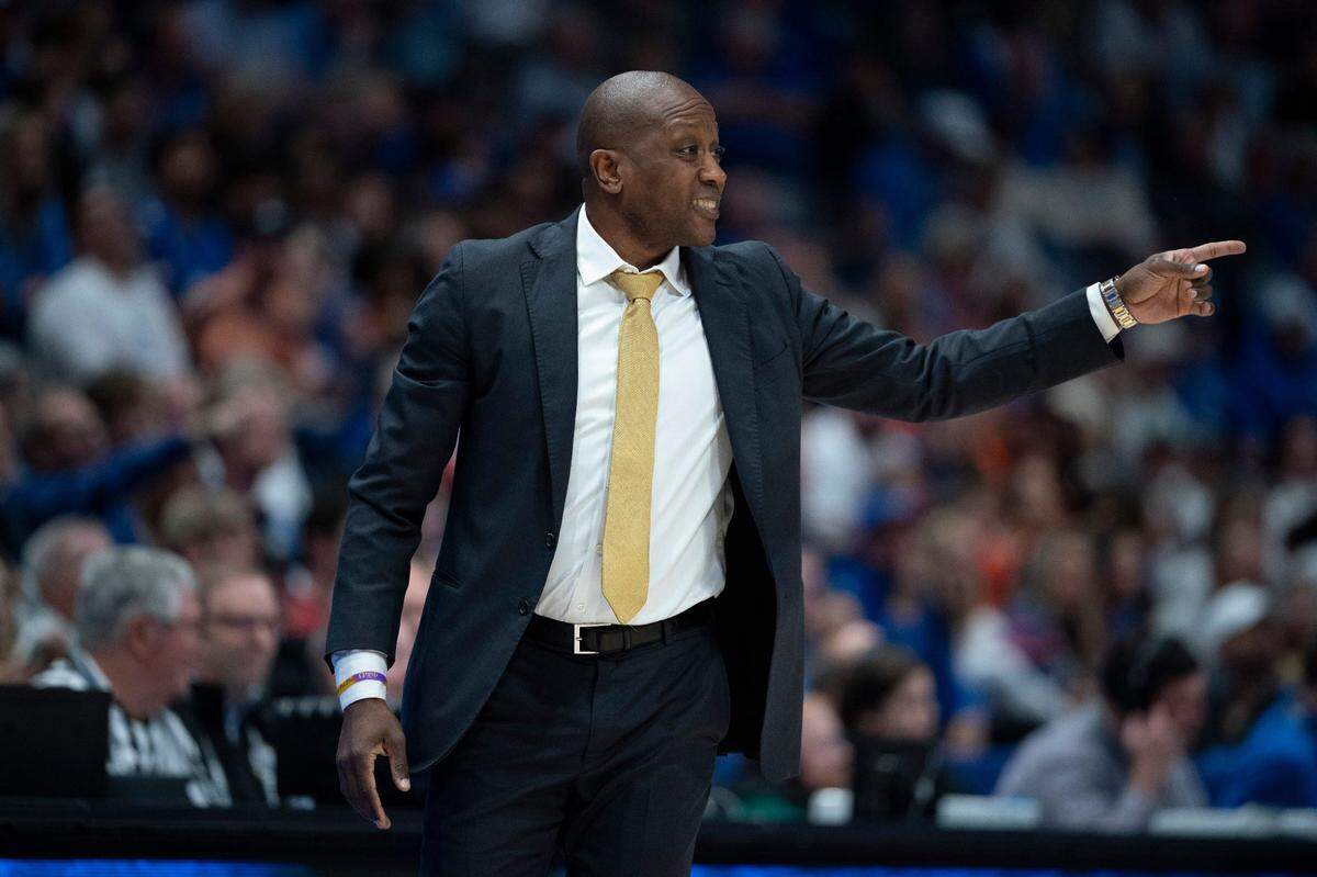 Missouri head coach Dennis Gates is set to bring in multiple five-star prospects next year as part of the Tigers’ 2026 recruiting class. 