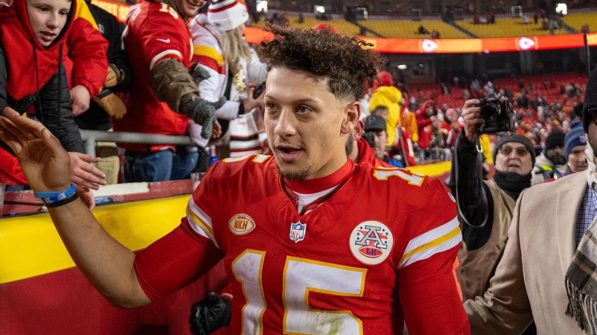 Kansas City Chiefs quarterback Patrick Mahomes greets fans after the Chiefs defeated the Cincinnati Bengals, 25-17, on Sunday, Dec. 31, 2023, at GEHA Field at Arrowhead Stadium.