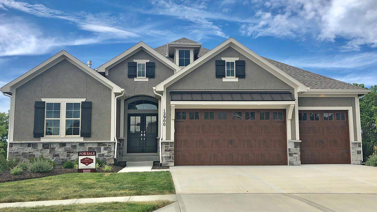 Roeser Homes’ featured award-winning Azalea reverse 1½-story is located on a cul-de-sac homesite at 12900 W. 168th St. The home includes a walkout basement, a covered deck & patio, vaulted ceilings, a salon-style master bathroom and a walk-up bar in the family room. Priced at $539,950, the home is open today until 5 p.m. and qualifies for the developer’s buyer incentive program.