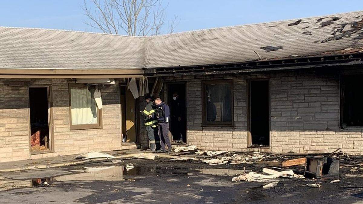 Agents and fire investigators with the Bureau of Alcohol, Tobacco, Firearms and Explosives and the Kansas City police and fire departments investigate a blaze that heavily damaged the Sky-Vu Motel Monday morning.