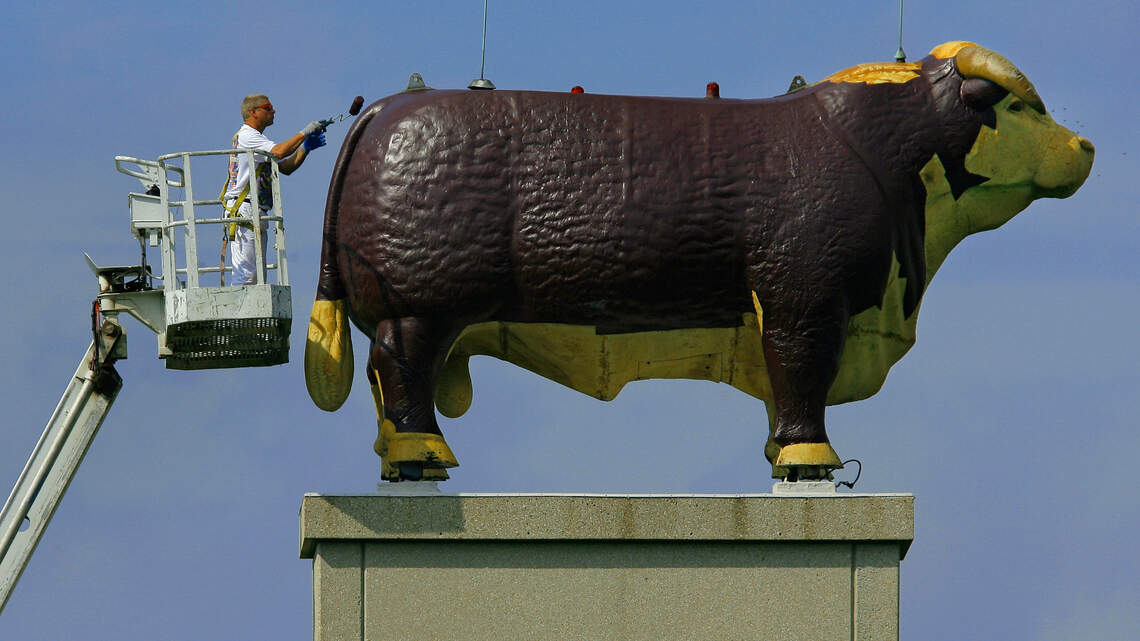 No bull, author explores ‘Secret Kansas City’: Fountains, trees and that big hereford