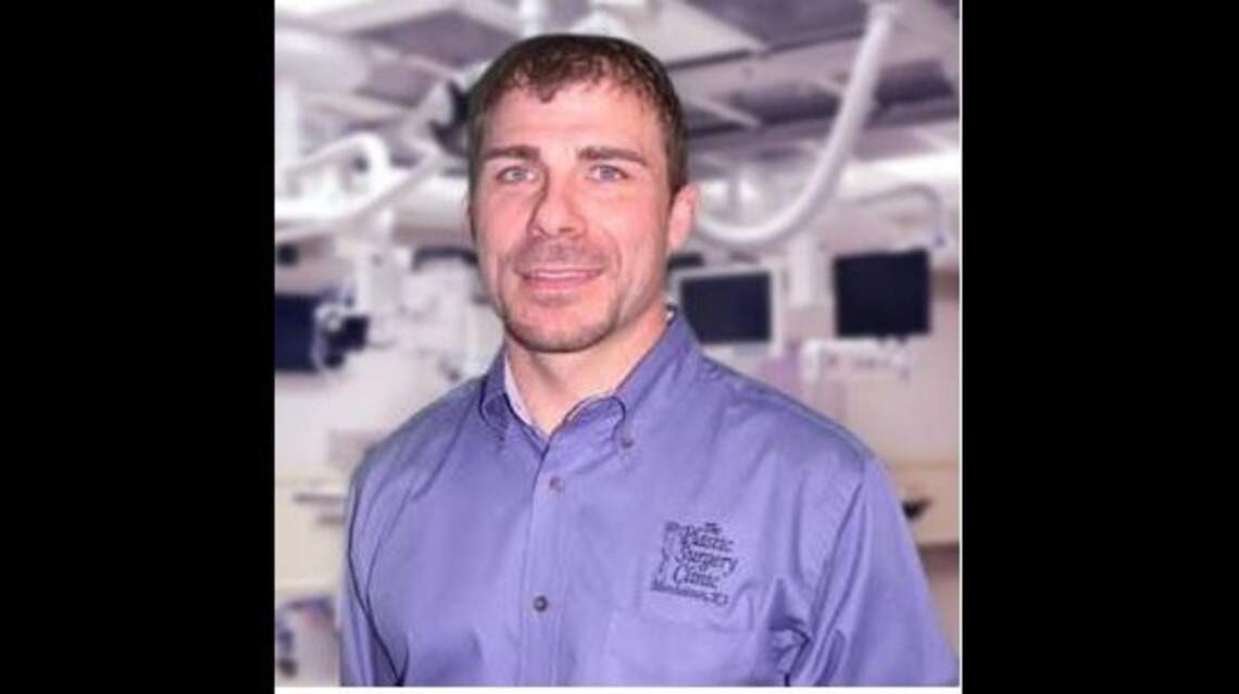 Kansas plastic surgeon has license suspended by emergency state order