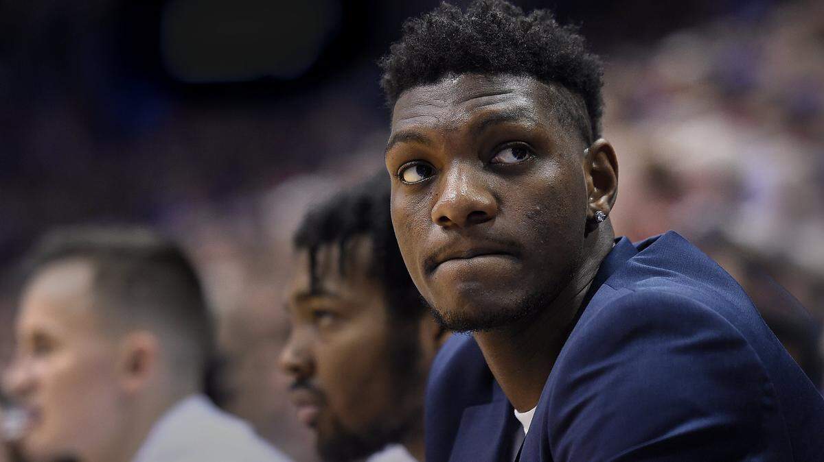 Former KU Jayhawks basketball player Silvio De Sousa has announced plans to play at Chattanooga.