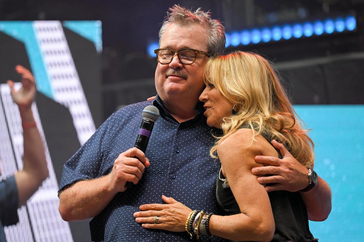 After performing three of her hit songs in her debut appearance at Big Slick in 2022, Sheryl Crow got a hug from host Eric Stonestreet at the T-Mobile Center. She will be back this weekend.