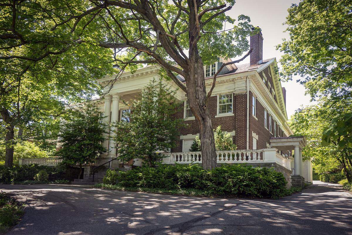 The owners want to demolish the historic home at 4526 Warwick St., which is for sale in Kansas City. The home sits next door to the Jannes Library, also a historic home that the Kansas City Art Institute turned into a library.
