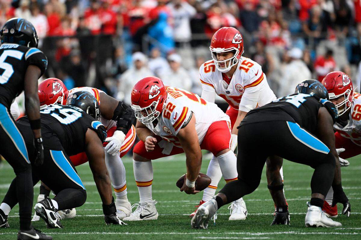 Kansas City Chiefs center Creed Humphrey (52) hikes the ball to quarterback Patrick Mahomes (15) in the fourth quarter at Bank of America Stadium.