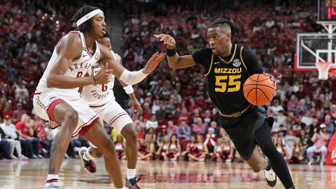 Sean East erupts for career-high 33 points, but Tigers remain winless in SEC play