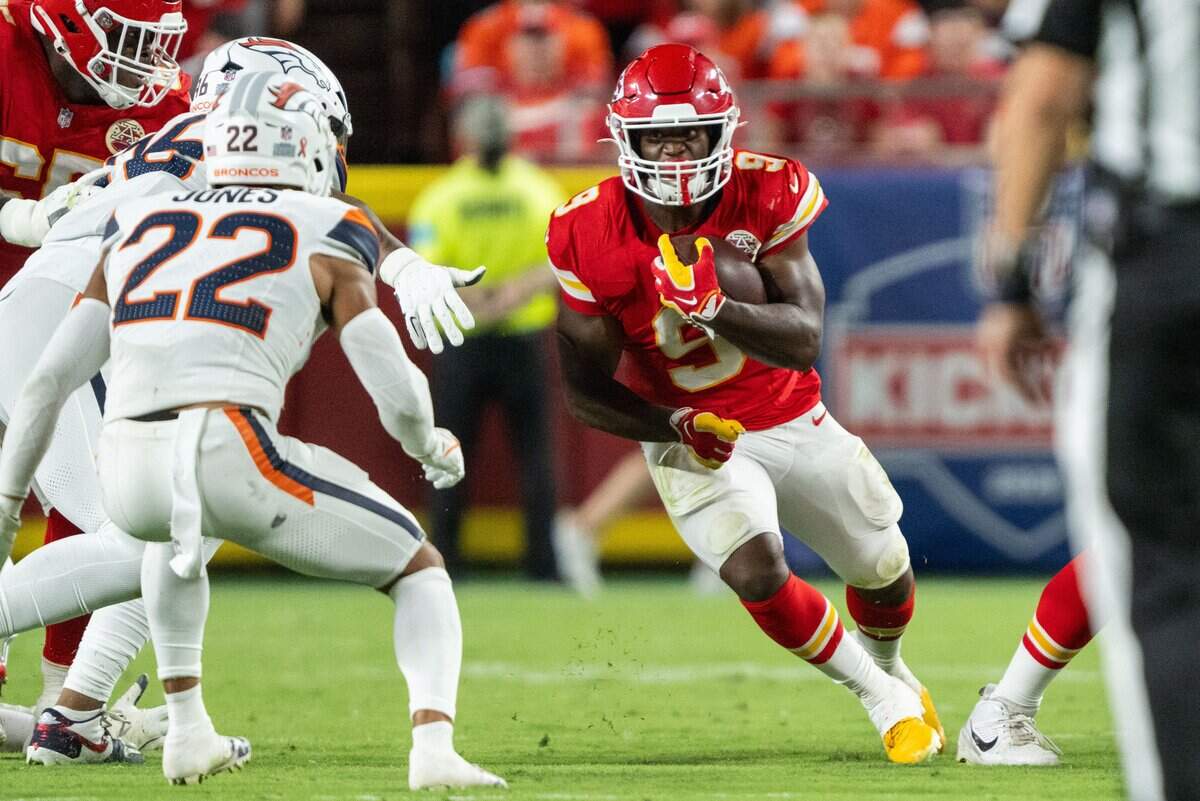 Kansas City Chiefs running back Kenneth Walker III (9) runs the football in the first half of the Chiefs regular season game against the Denver Broncos, on Monday, September 14, 2026, at Arrowhead Stadium.