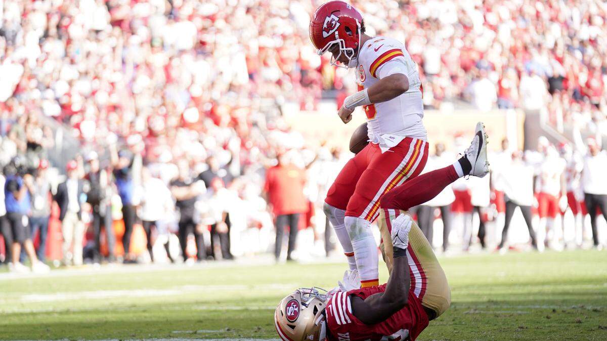 Kansas City Chiefs quarterback Patrick Mahomes (15) scores a touchdown next to San Francisco 49ers safety Malik Mustapha (6) in the fourth quarter at Levi’s Stadium.