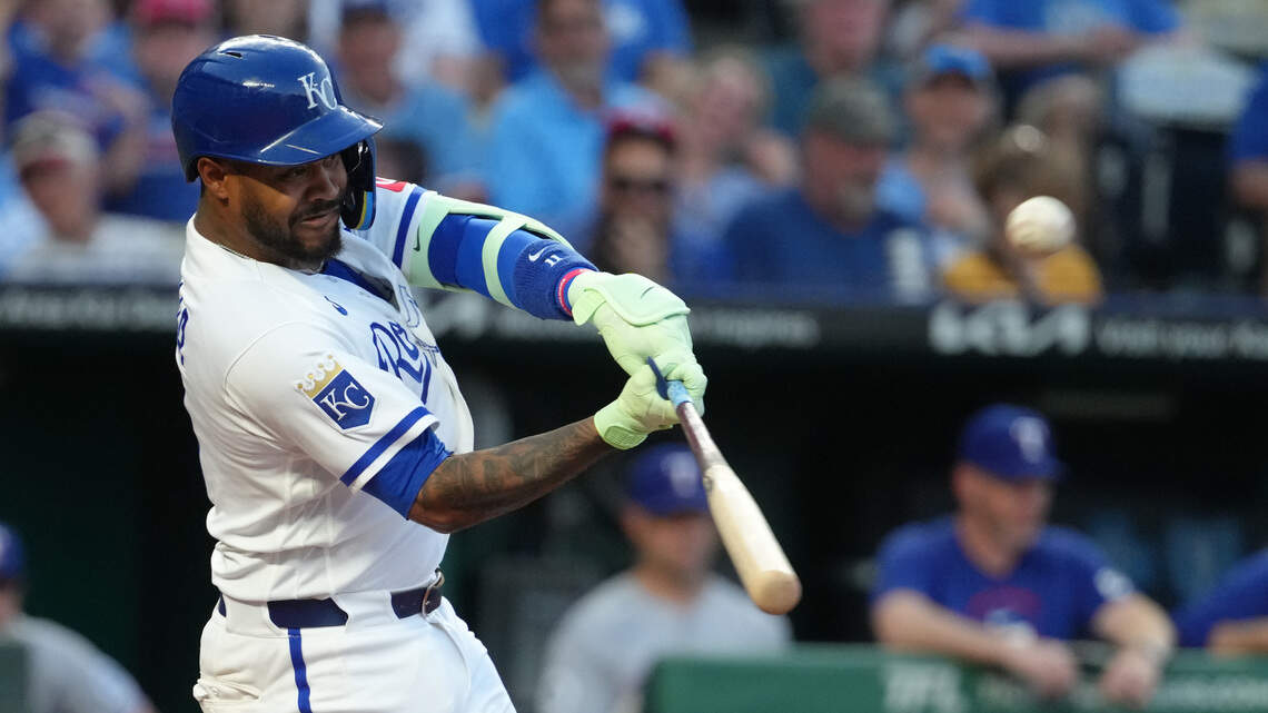 Royals make roster decision on Maikel Garcia as third baseman nurses hand injury