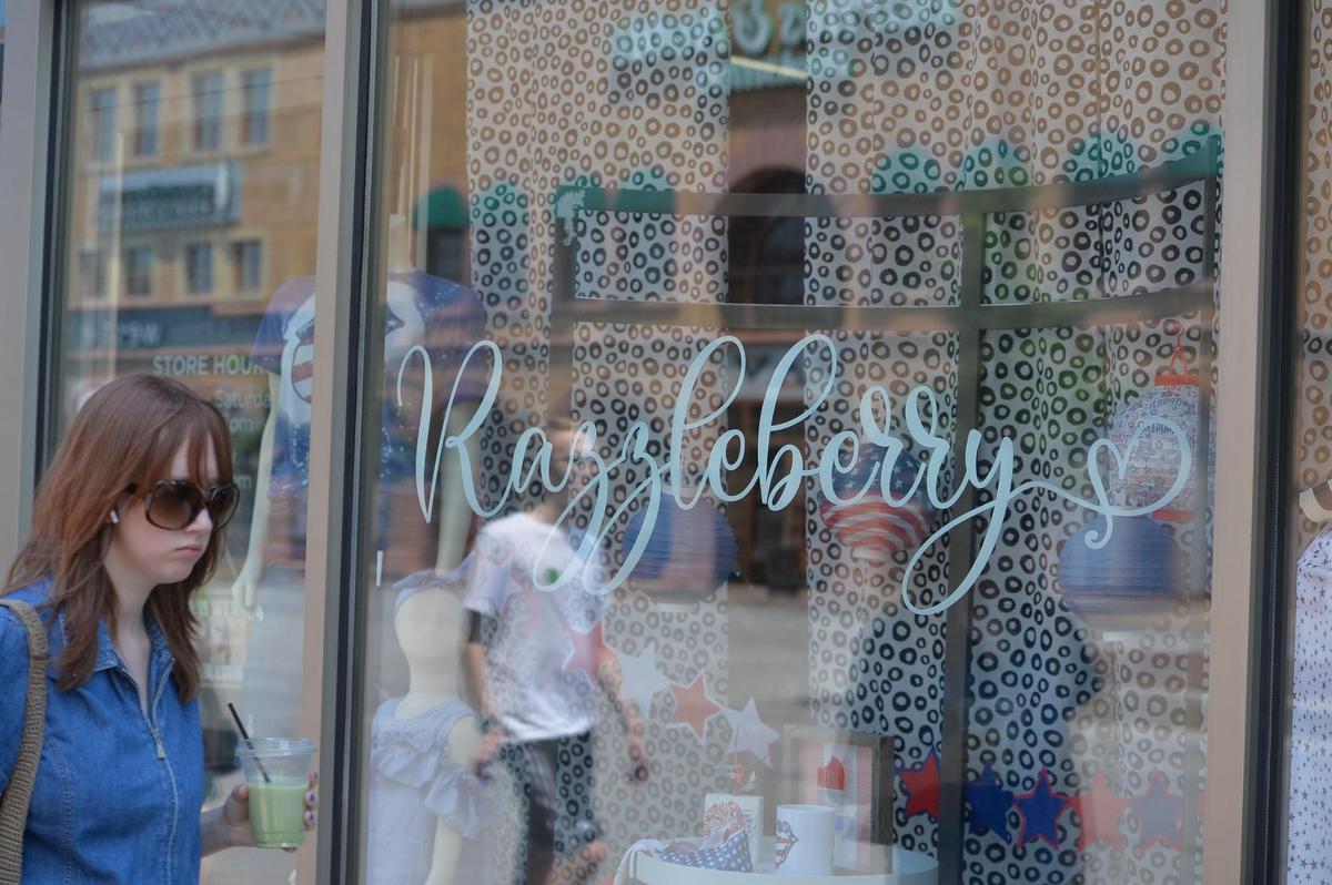 Razzleberry signed a one-year lease for a spot along 47th Street on the Country Club Plaza.