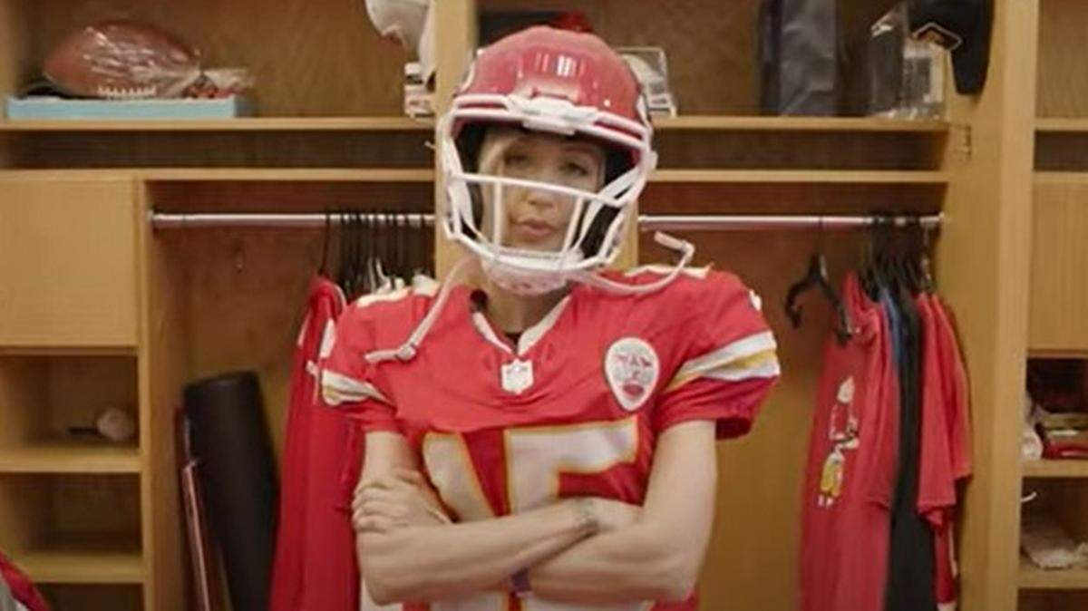 Heidi Gardner was Patrick Mahomes (sort of) for one day.