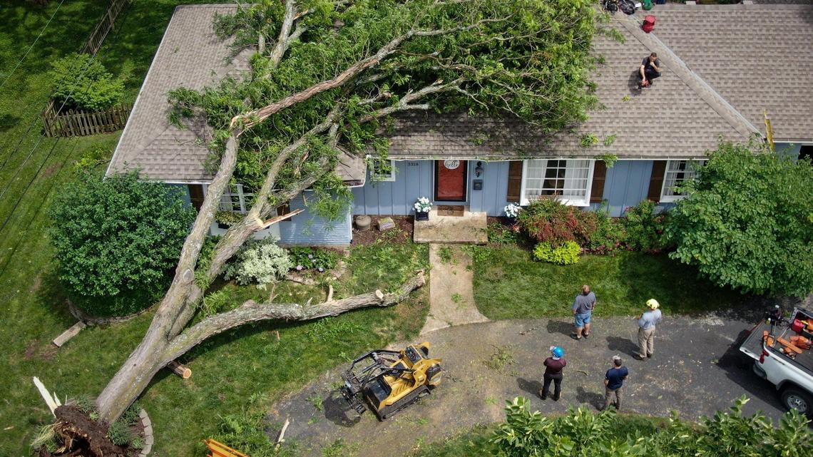 Weather service says EF-1 tornado with 100 mph winds hit both sides of state line in KC