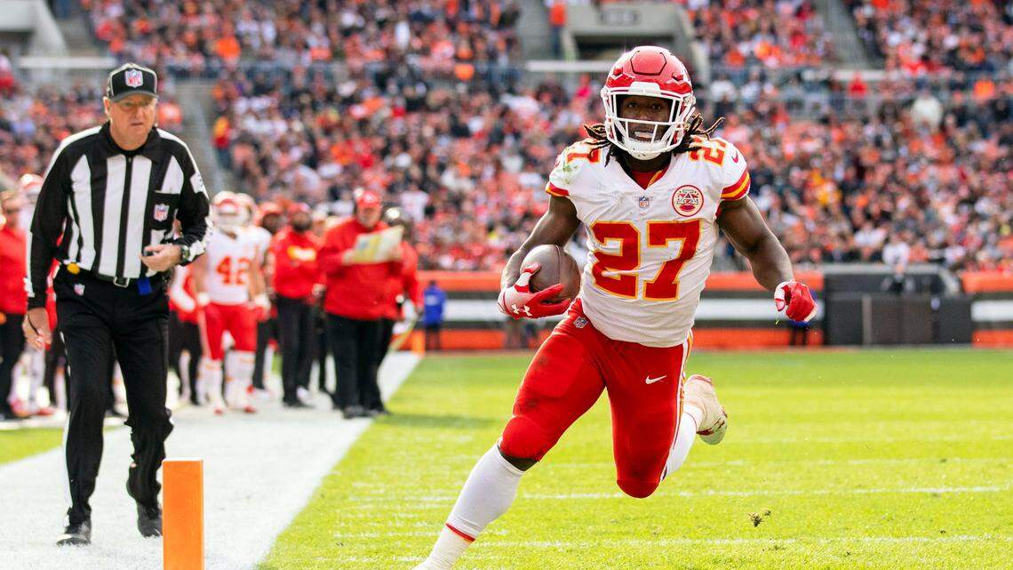 Kansas City Chiefs running back Kareem Hunt (27) runs the ball into the end zone during the third quarter against the Cleveland Browns at FirstEnergy Stadium on Nov. 4, 2018.
