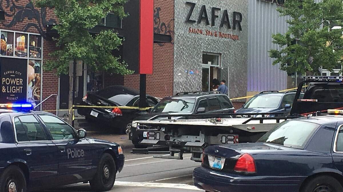 A Kansas City police chase ended when the suspect vehicle crashed into a building Saturday evening in the Power & Light District.