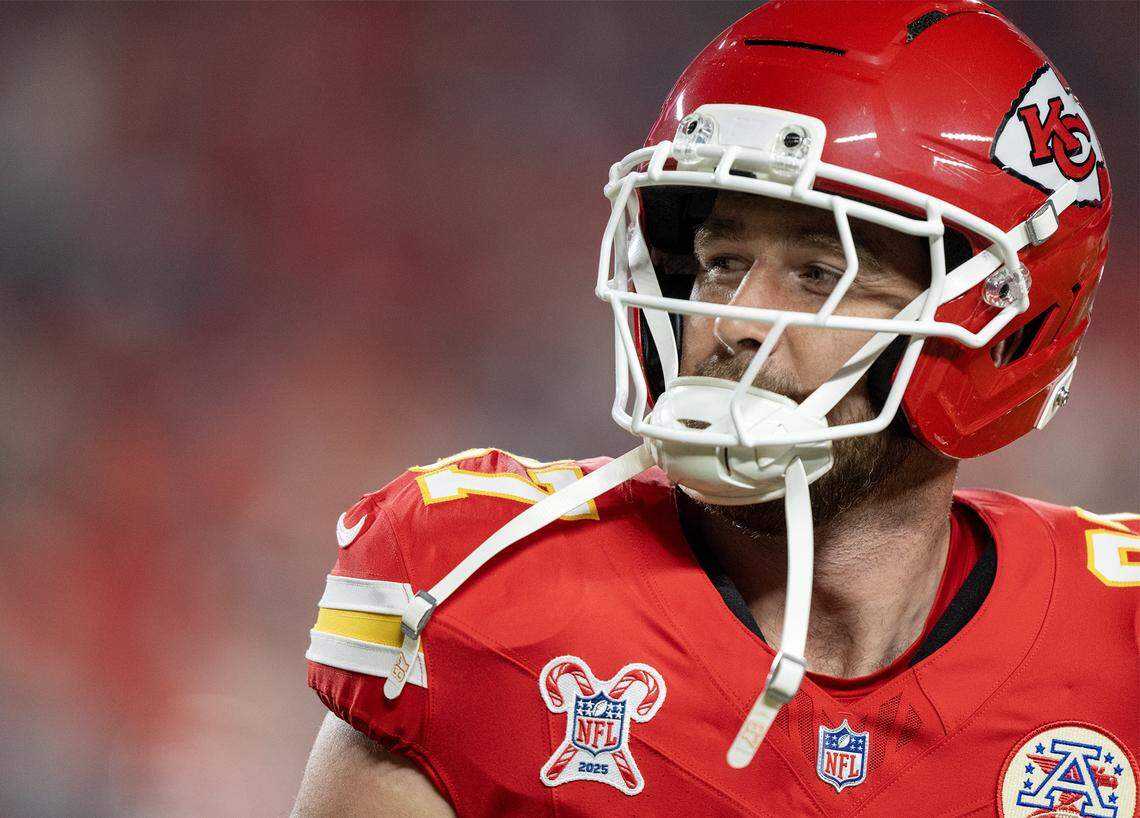 Kansas City Chiefs tight end Travis Kelce (87) warms up the game against the Denver Broncos on Thursday, Dec. 25, 2025, at GEHA Field at Arrowhead Stadium.