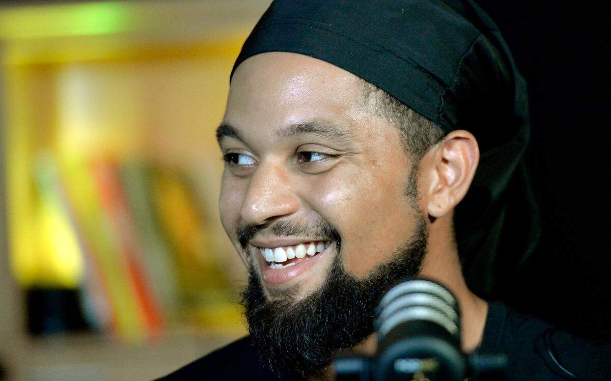 The Kansas City Star’s Mará Rose Williams interviews Dontavious Young, owner of Equal Minded Cafe, about this business in the KC Gift studios.