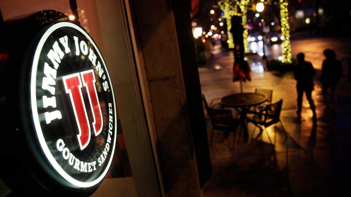A woman thought she had called her brother’s social worker to get him a ride to the hospital in Columbus, Nebraska. But she mistakenly called JImmy Johns and was shocked when they made a special delivery.