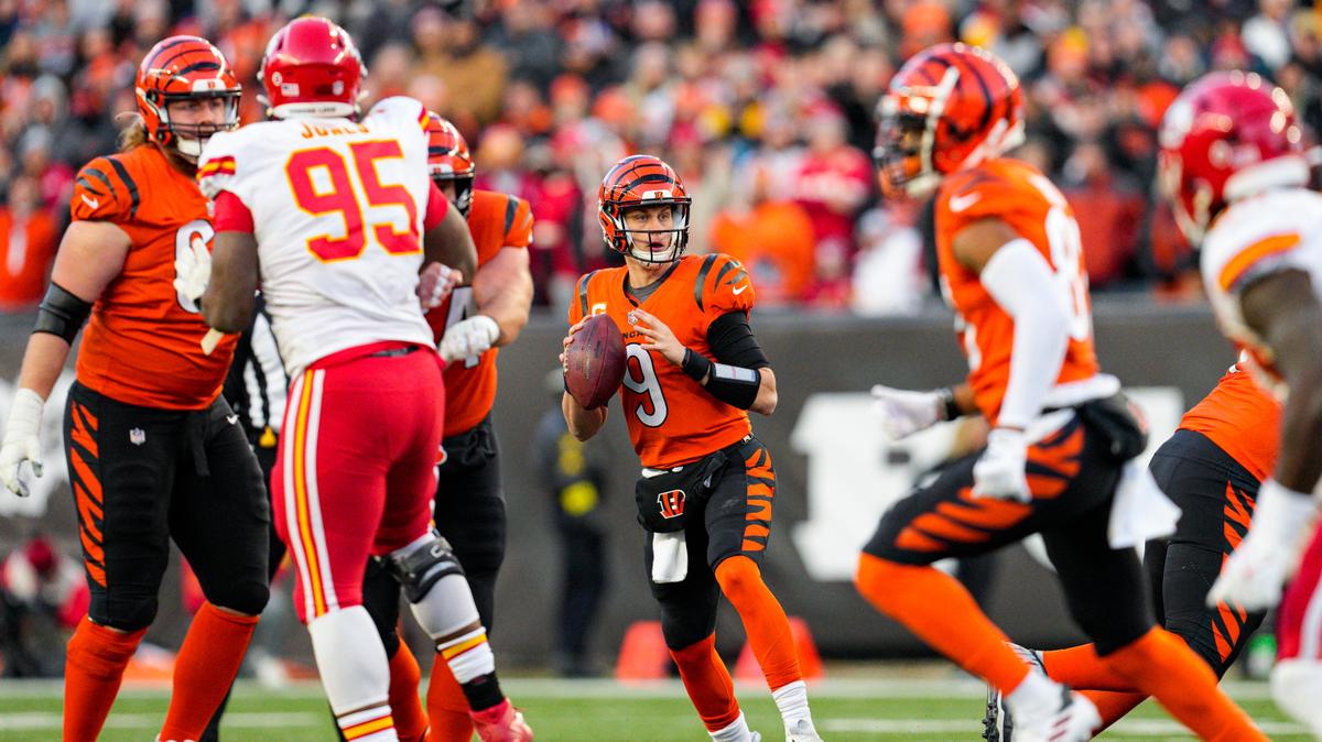 Cincinnati Bengals quarterback Joe Burrow (9) throws against the Kansas City Chiefs in the first half on Sunday, Dec. 4, 2022.