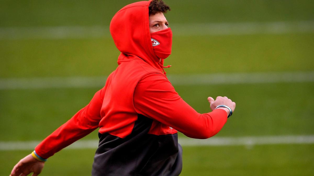 While warming up before the AFC Championship game Sunday at Arrowhead, Chiefs quarterback Patrick Mahomes took a keen interest in the NFC Championship game, which was being broadcast on the scoreboard.