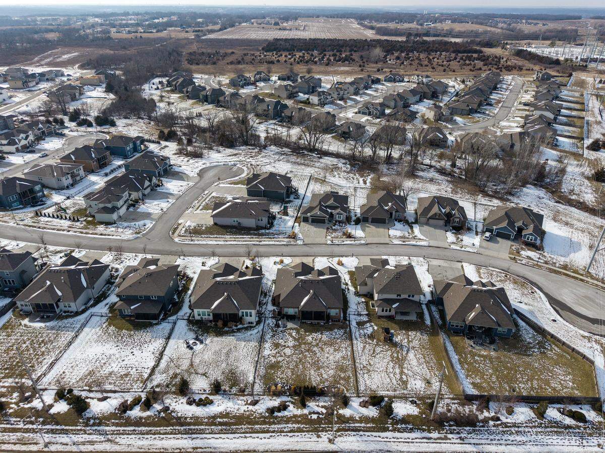 The City of Lenexa is considering a 50-home Habitat for Humanity project for the area off Clare Road near 86th Terrace, a site located across from this single family neighborhood. The trail area is valued by residents for its walking trail, small lake, and surrounding wetlands.