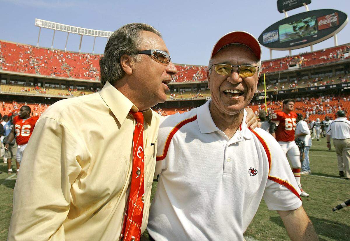 Gunther Cunningham, right, with general manager Carl Peterson after a game at Arrowhead, served as the Kansas City Chiefs head coach in 1999–2000.