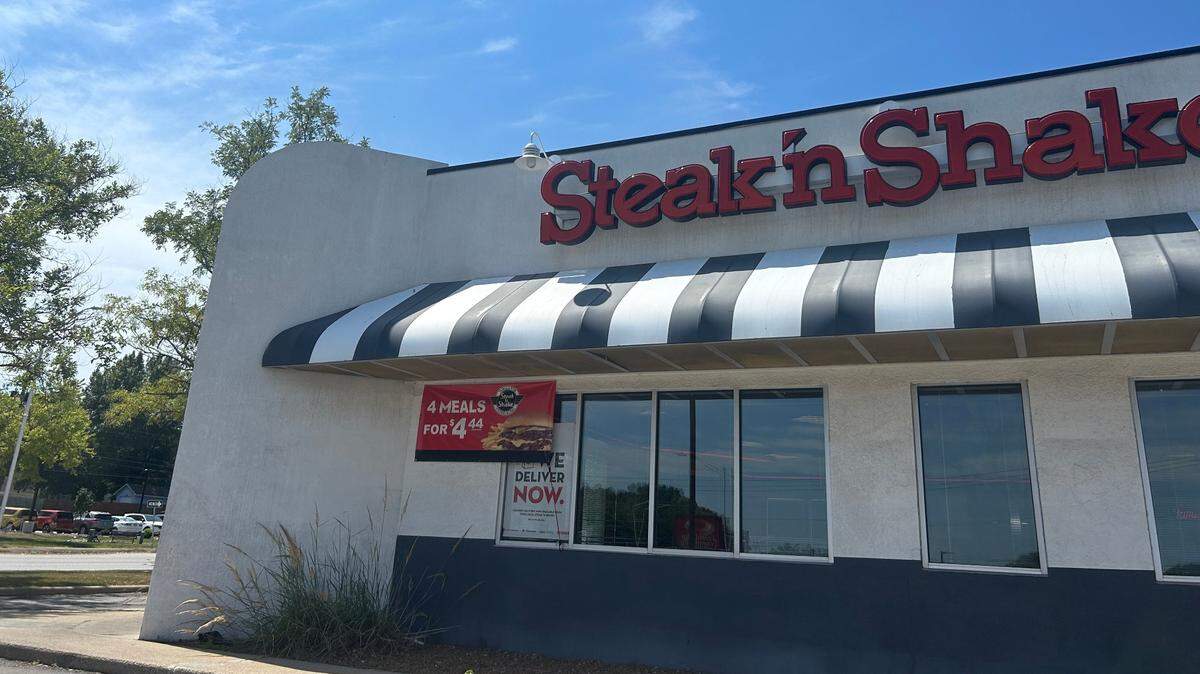 Steak ‘n Shake closed its Shawnee Mission Parkway location this summer.