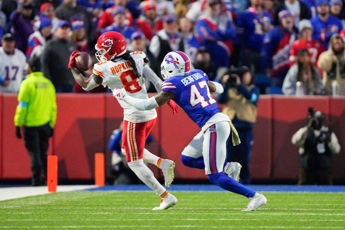 Kansas City Chiefs wide receiver DeAndre Hopkins (8) makes a catch agasint Buffalo Bills cornerback Christian Benford (47) during the first half at Highmark Stadium.