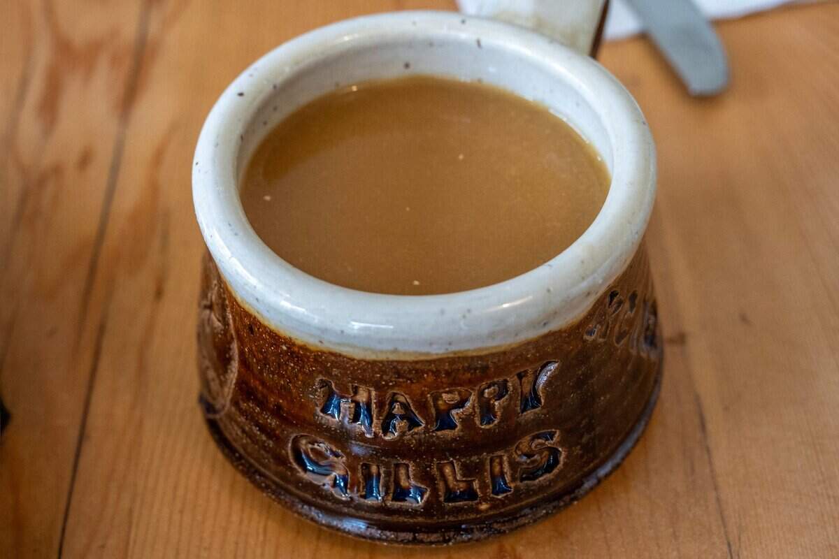 The coffee at Happy Gillis is excellent. And there are free refills.