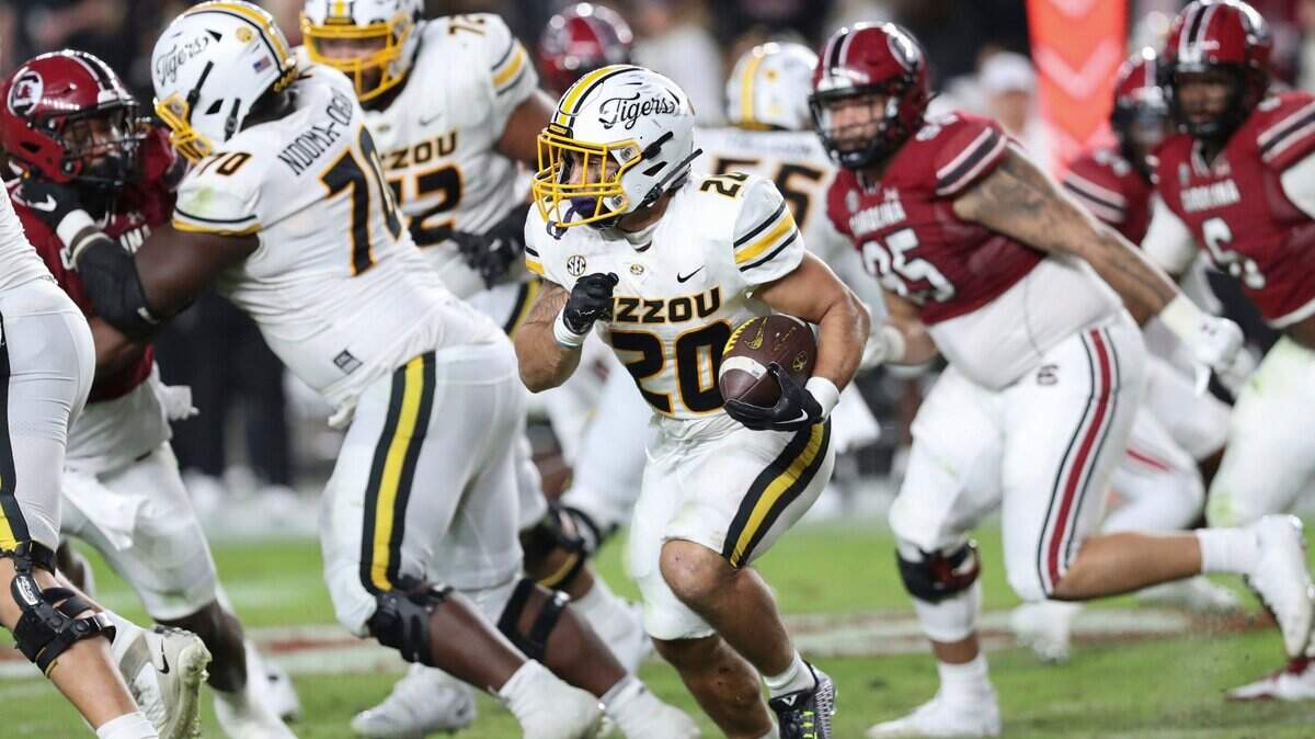 Missouri running back Cody Schrader (at center) runs to the outside during the Tigers’ victory at South Carolina on Saturday.