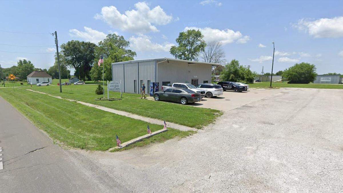 The mayor of Bates City, a small Missouri city along Interstate 70 in western Lafayette County, has resigned in an advance of an impeachment hearing concerning alleged sexual harassment and racial slurs.