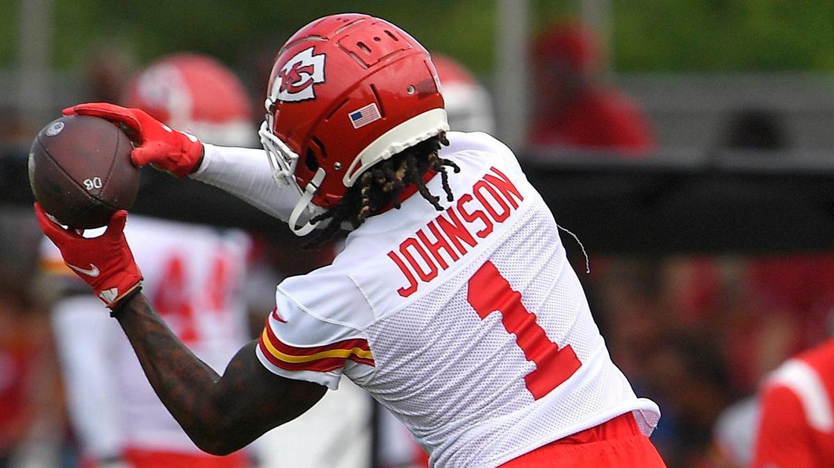 Chiefs cornerback Lonnie Johnson catches a pass during drills Wednesday at the team’s practice facility.