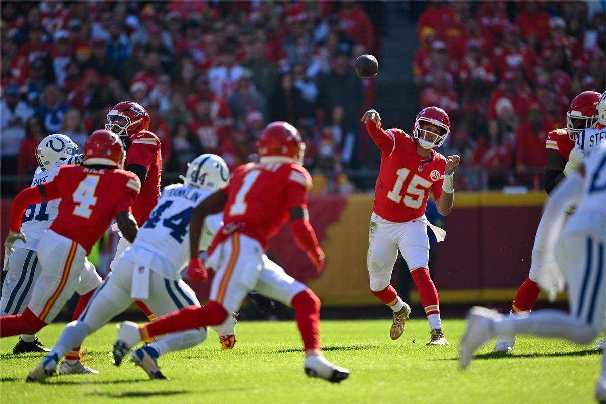 Kansas City Chiefs quarterback Patrick Mahomes (15) throws a pass during the first quarter on Sunday, Nov. 23, 2025, at GEHA Field at Arrowhead Stadium in Kansas City.