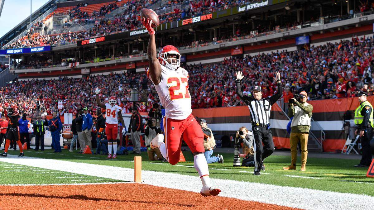 Chiefs running back Kareem Hunt ran in for one of his two first-half touchdowns against the Cleveland Browns.