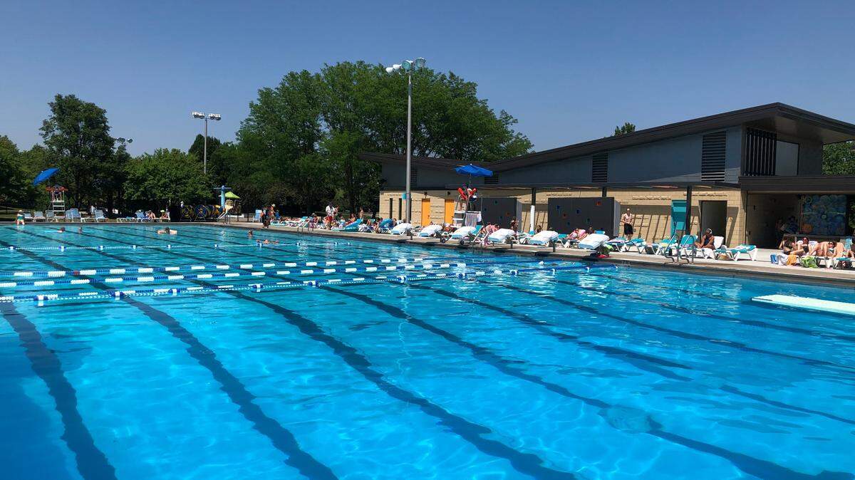 Here’s a little unsolicited poolside advice: SPF zero isn’t going to do your skin any favors.