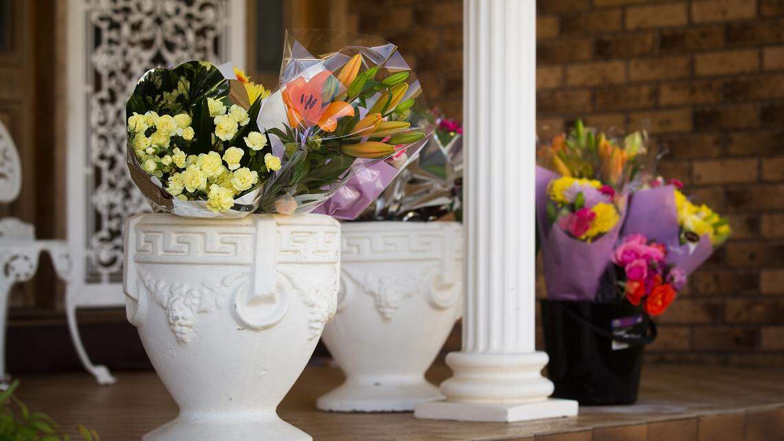 Small garden flowers that thrive in tight spaces and instantly add color and charm