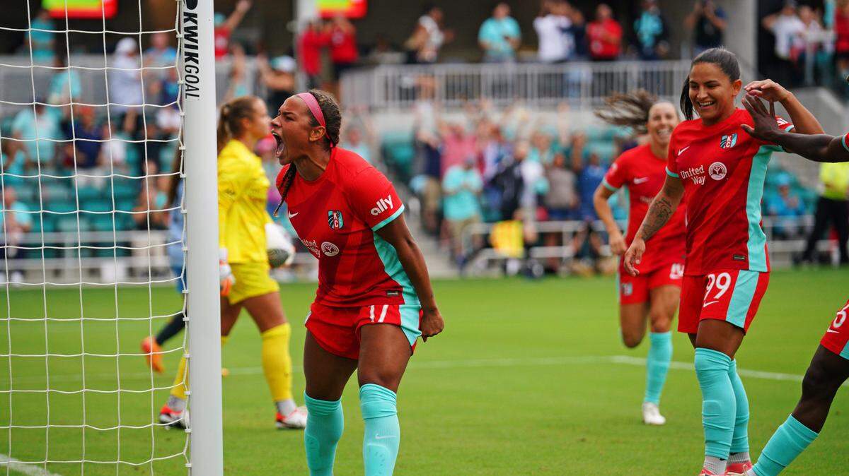 Kansas City Current forward Michelle Cooper (17) celebrates after scoring a goal during the first half against the Houston Dash at CPKC Stadium on July 20, 2024.