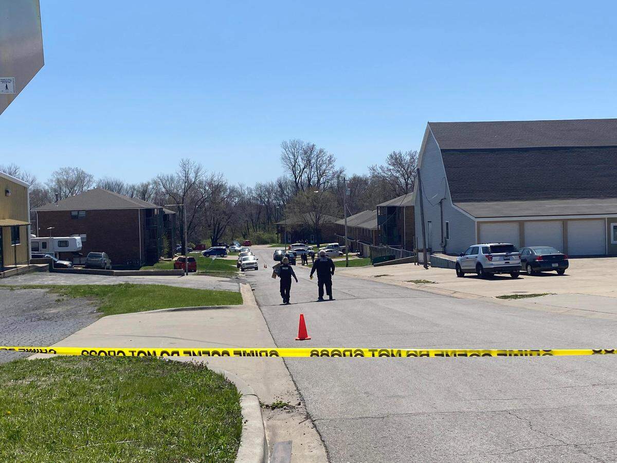 The area of the 13800 block of East 35th Street South in Independence. Police found a man suffering from a gunshot wound inside a car in the Cargo Largo parking lot nearby.