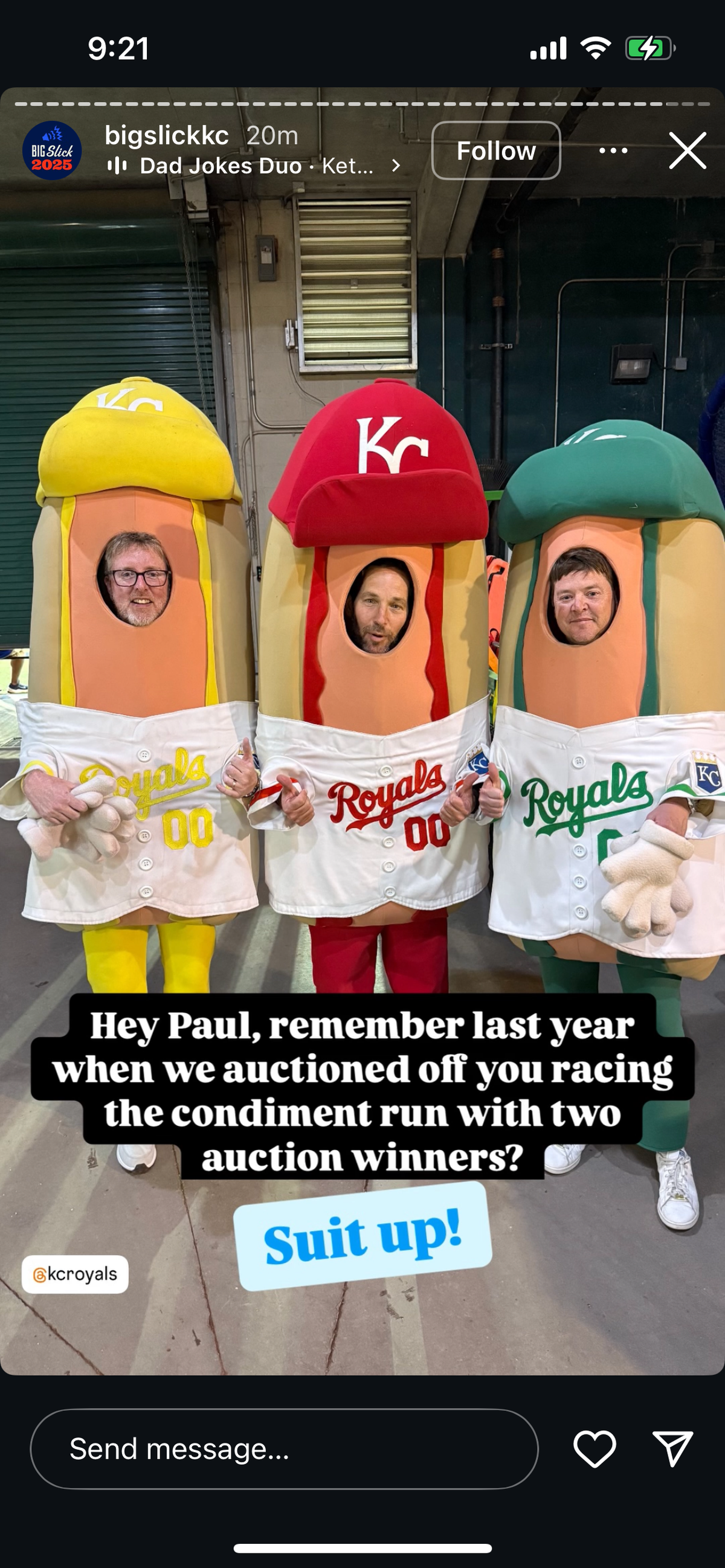 Paul Rudd ran the hot dog race at Kauffman Stadium in the middle of the fifth inning during the Kansas City Royals’ game against the Detroit Tigers in May 2025. In an Instagram story by Big Slick, they reminded him that this was an auction item from 2024.