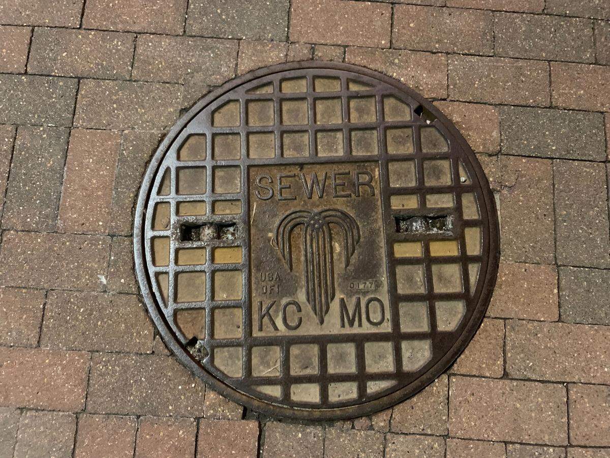 The old fountain logo can be found on Kansas City’s manhole covers.