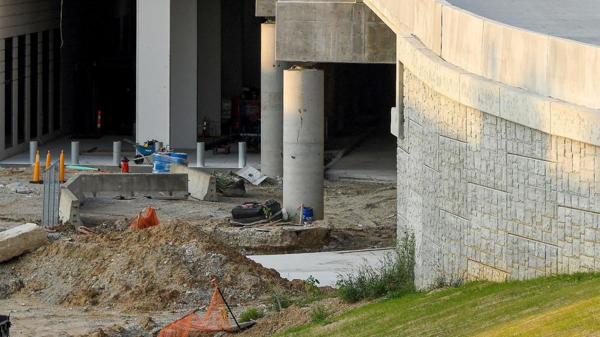 The deal to run concessions at Kansas City International Airport’s new terminal is too big to vote on this week.