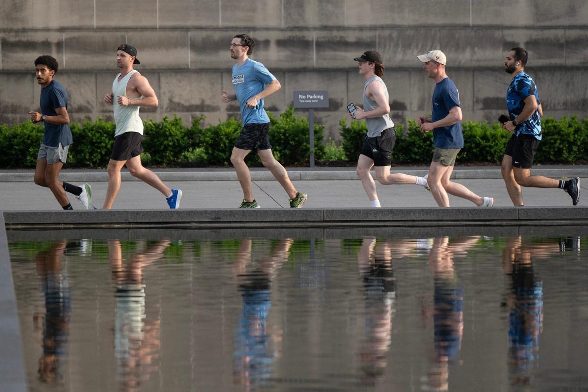 Runners jog past the Nelson-Atkins Museum of Art. The club’s route changes each week.