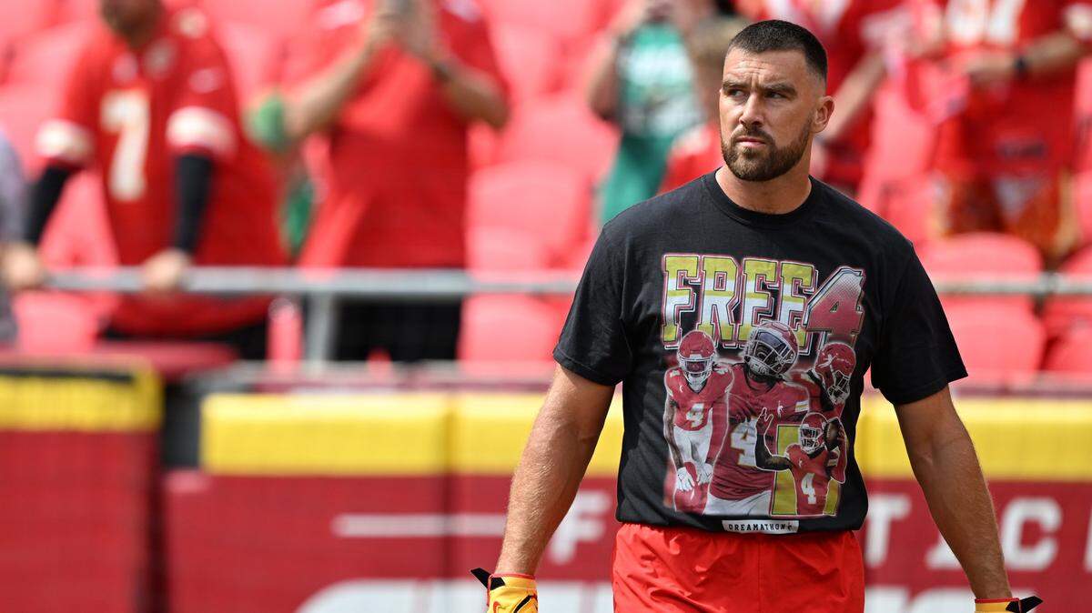 Kansas City Chiefs tight end Travis Kelce wears a "Free Rashee" shirt while warming up before playing the Philadelphia Eagles on Sunday, Sept. 14, 2025, at GEHA Field at Arrowhead Stadium.