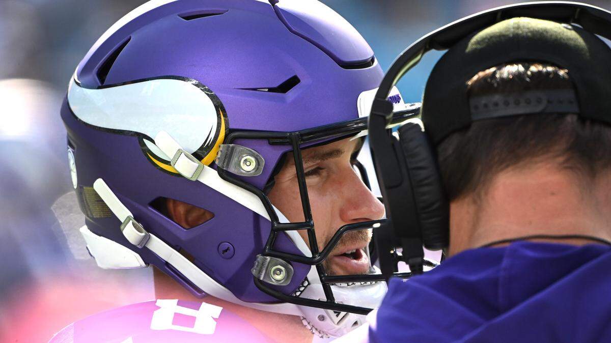 Minnesota Vikings quarterback Kirk Cousins in the fourth quarter at Bank of America Stadium.