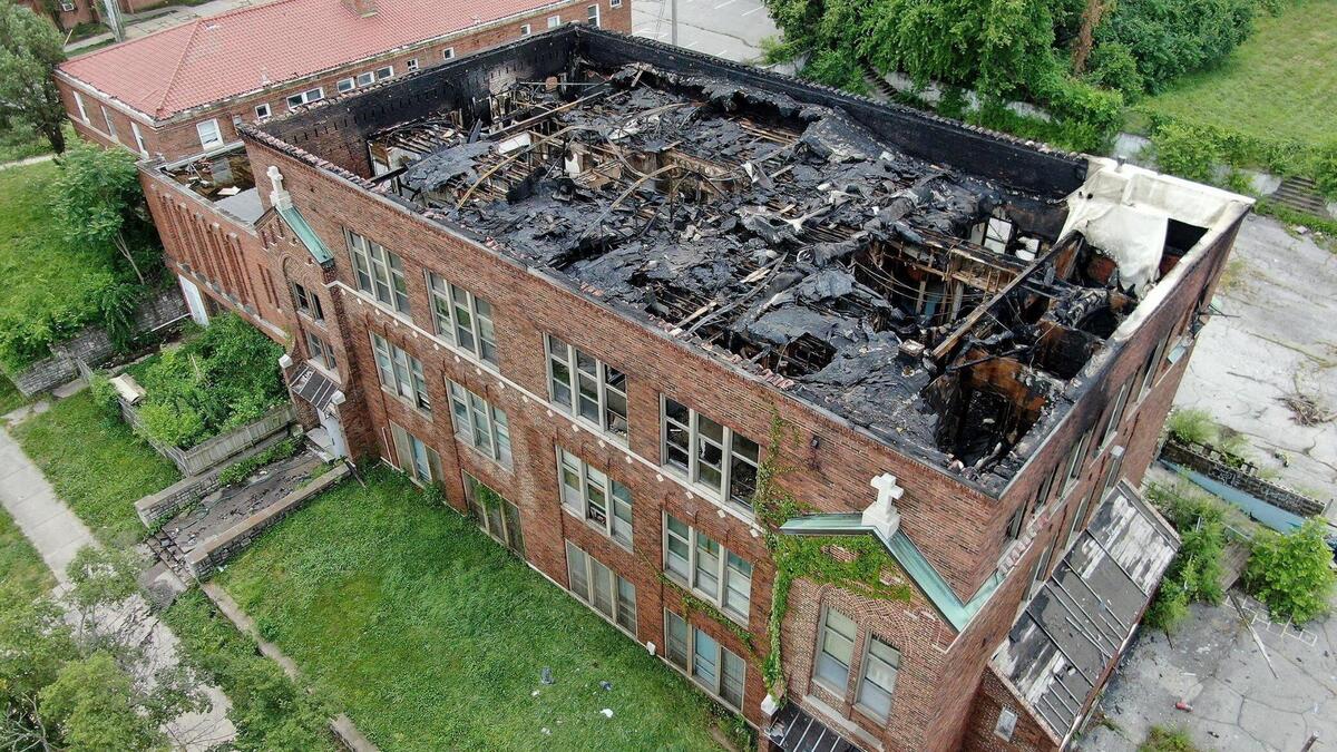 Firefighters battle blaze at abandoned Kansas City school | Kansas City ...
