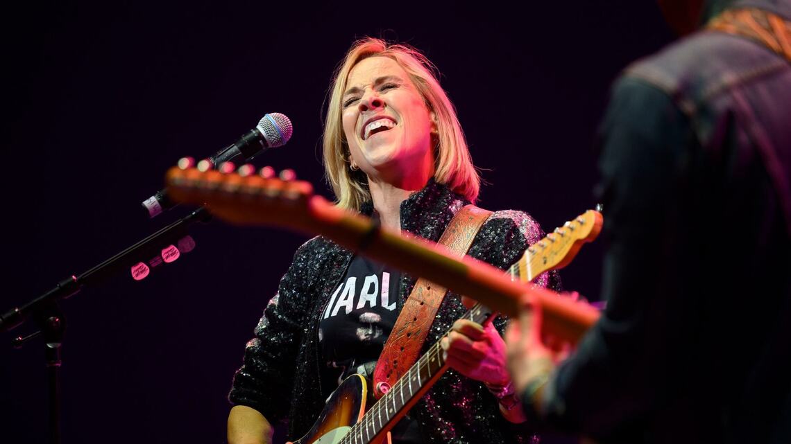Howard Stern reminds fans that Sheryl Crow sang backup for Michael Jackson on tour