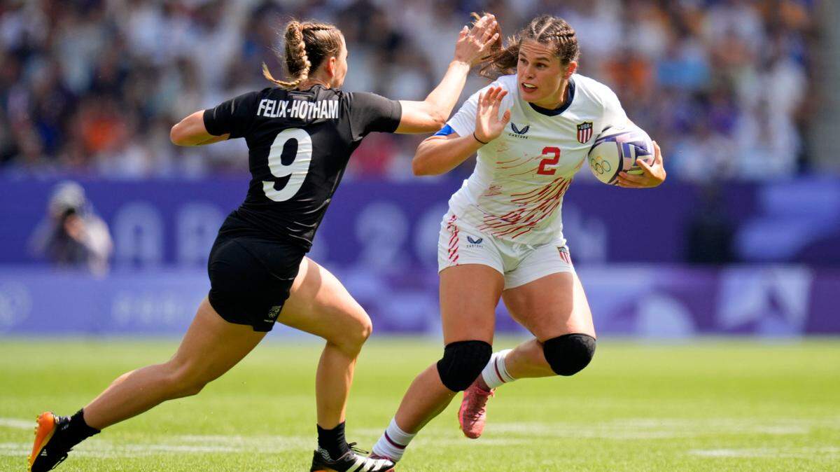 United States forward Ilona Maher (2) runs with the ball against New Zealand back Jazmin Felix-Hotham (9) during the Paris 2024 Olympic Summer Games at Stade de France.